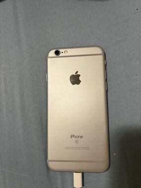 Apple iPhone 6s with Lightning Port